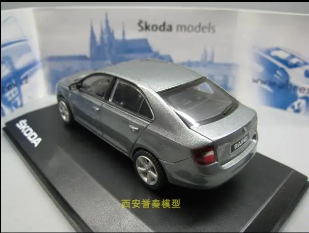 Высокое моделирование 1:43 сплав SKODA RAPLD модель автомобиля, раздвижные детские игрушки