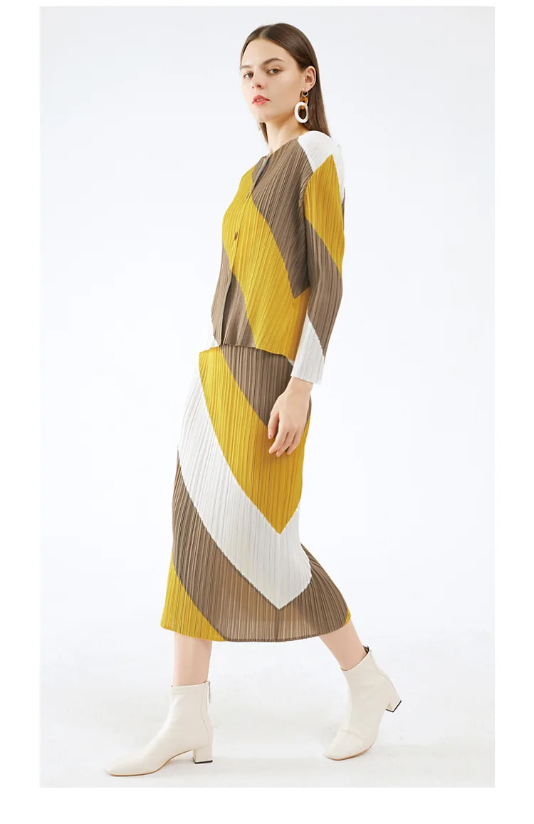 

Хит продаж, однобортный пиджак Miyake со складками и длинным рукавом и О-образным вырезом + плиссированная юбка, костюм в полоску с принтом, в наличии