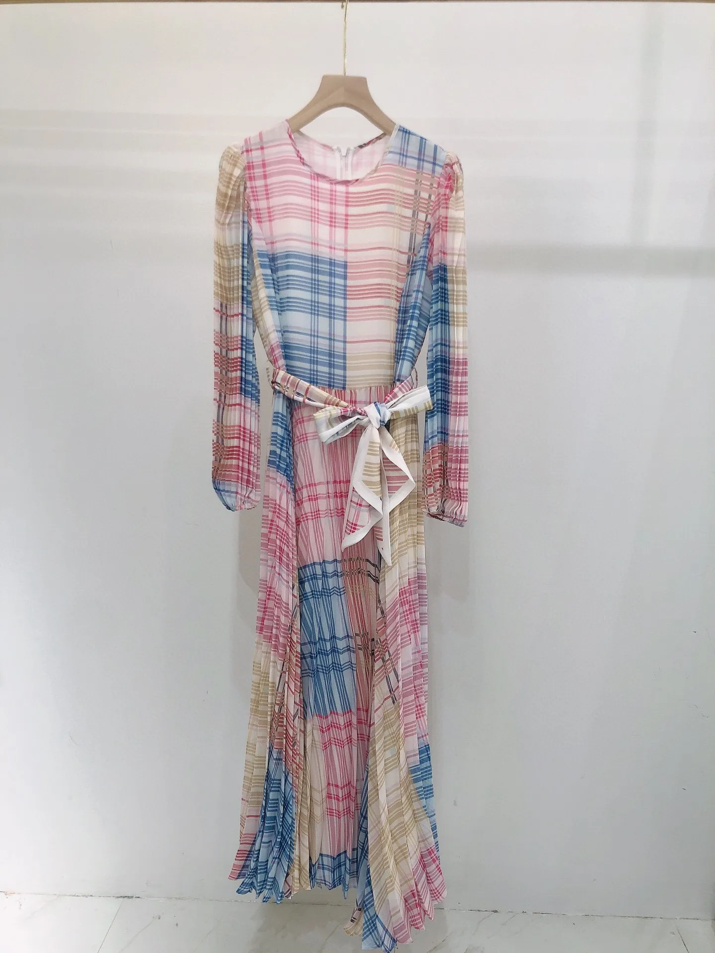 

2021 spring and summer new runway dresses color plaid pleated belt dress for women