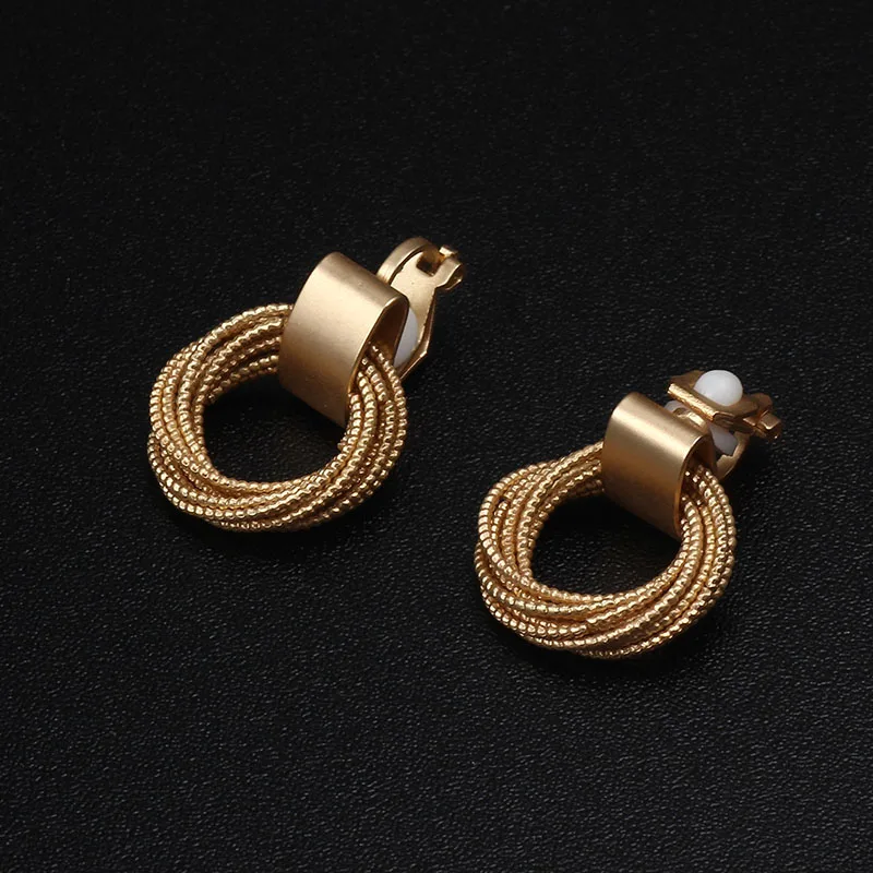 Серьги гвоздики клипсы золотистого цвета с узелком маленькие серьги кольца в