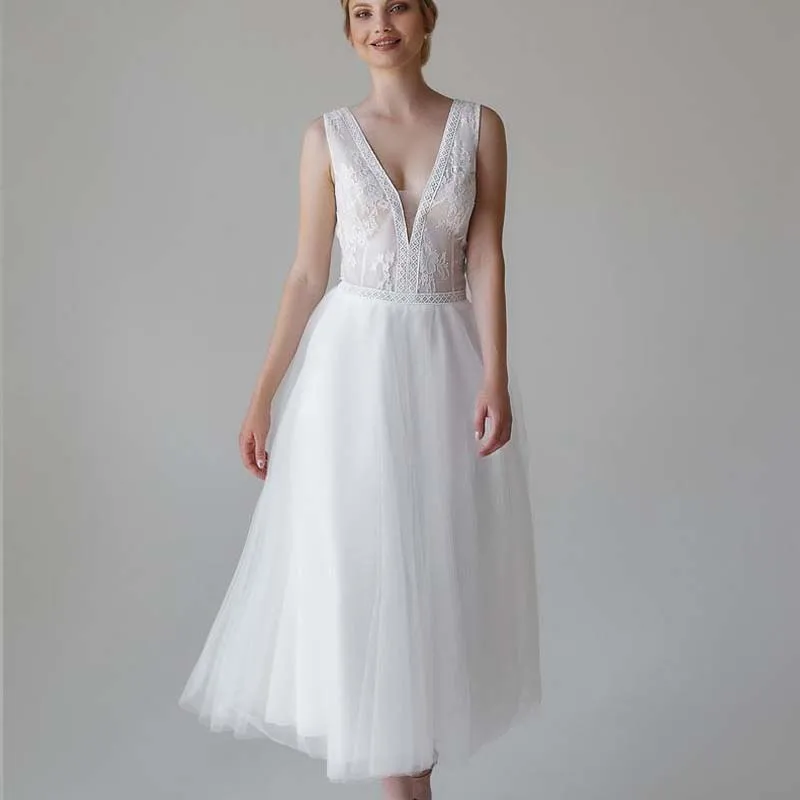 

Minimalistic White V Neck Lace Homecoming Dress Tea Length Sleeveless Tulle Formal Party Summer Beach Gowns Customized Vestidos