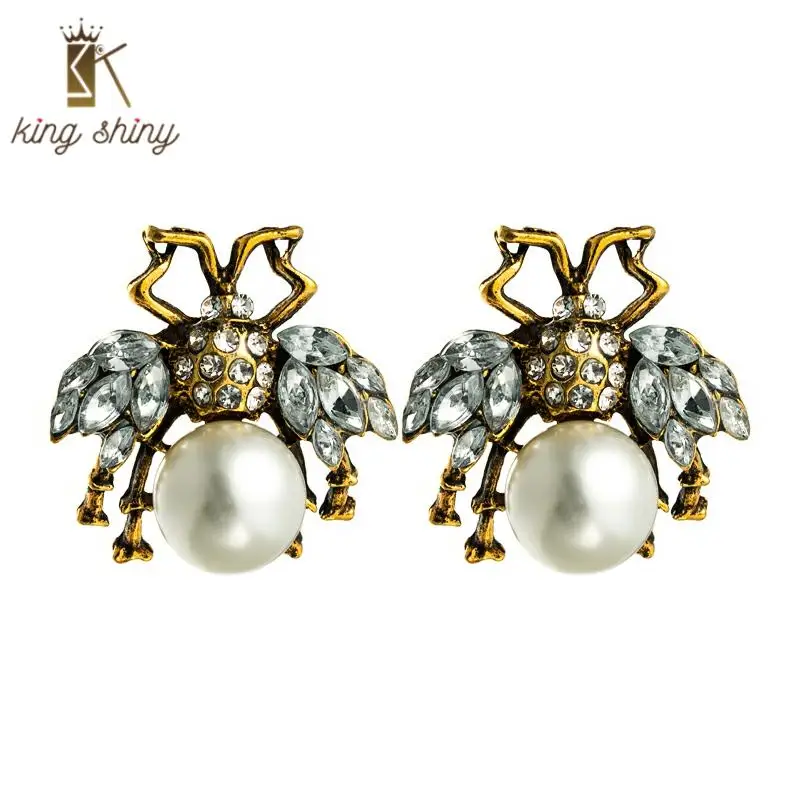 

Vintage Simulated Pearl Bee Statement Earrings for Woman Elegant Shiny Rhinestone Stud Earrings Woman Party Jewelry Accessories