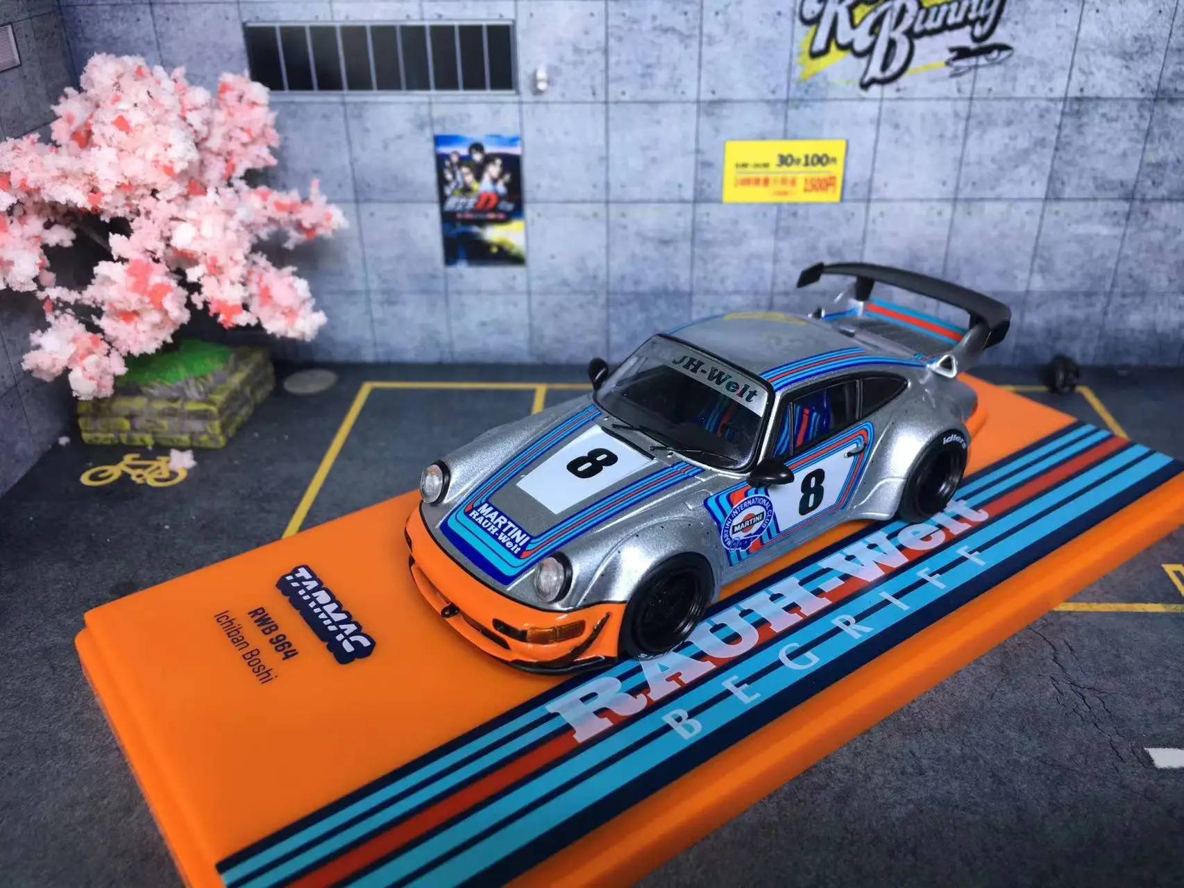 

Tarmac Works 1/43 RWB 964 Ichiban Boshi DieCast Model Car Collection Limited Edition