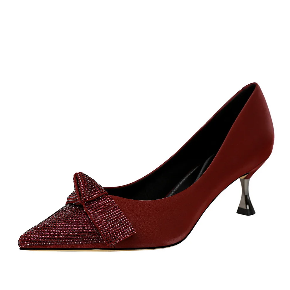 

2021 new banquet elegant high heels women's shoes metal heel cat heel high heel shallow mouth pointed toe rhinestone bow single