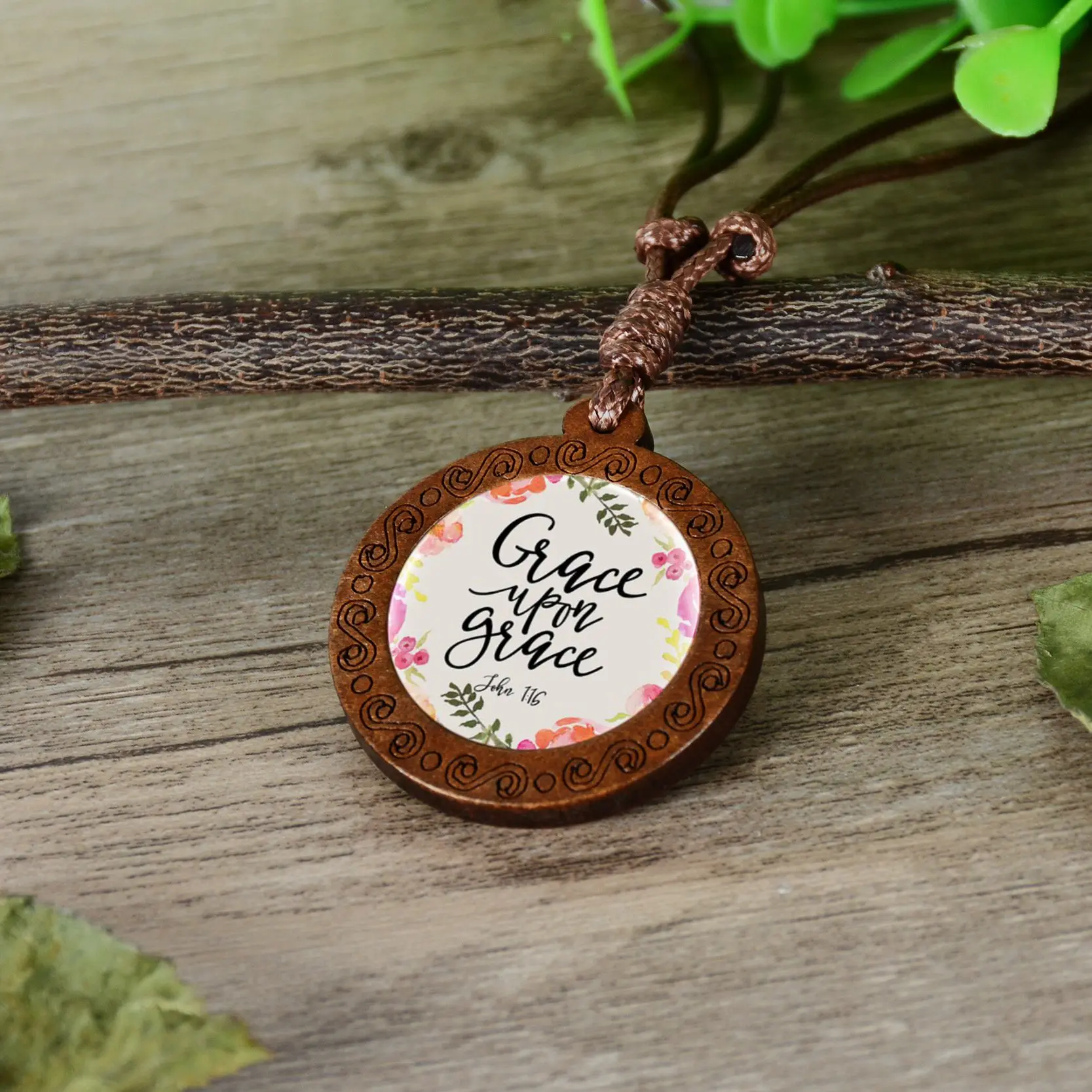 Bible Verse Friendship Theme Wood Pendant Necklace Glass Dome Cabochon Chain Statement Gift for Friend | Украшения и аксессуары
