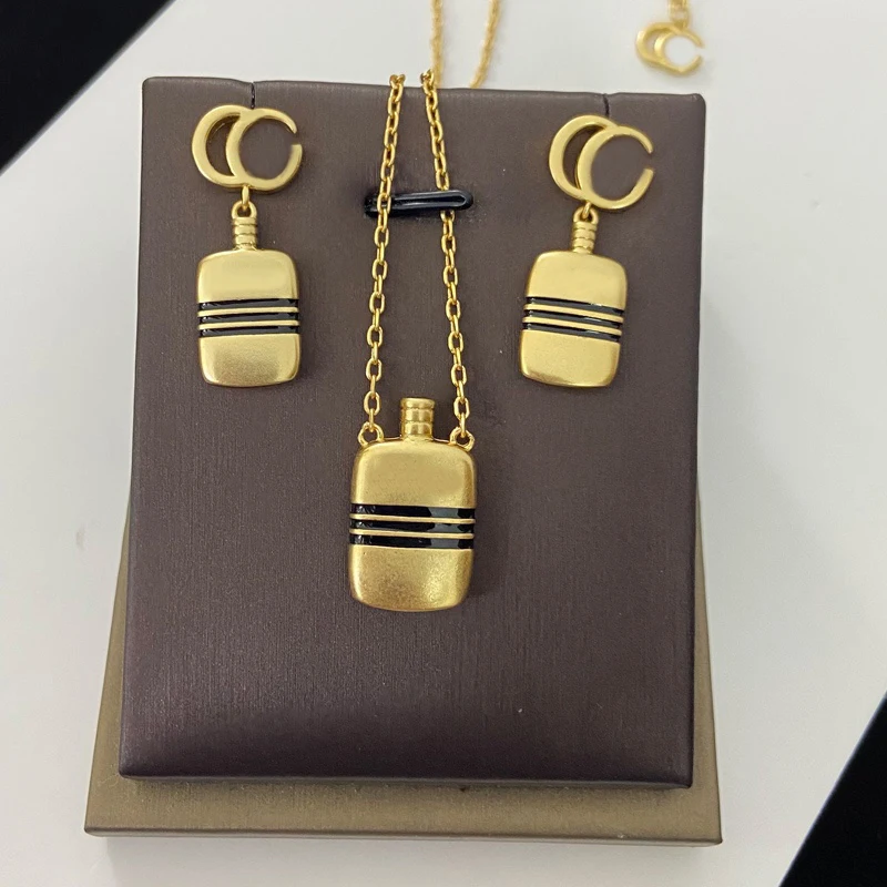 

Лидер продаж 2021, оригинальное ожерелье с изображением пива для пар, для мужчин и женщин, Роскошный кулон, модный тренд ретро, Изысканные Пода...