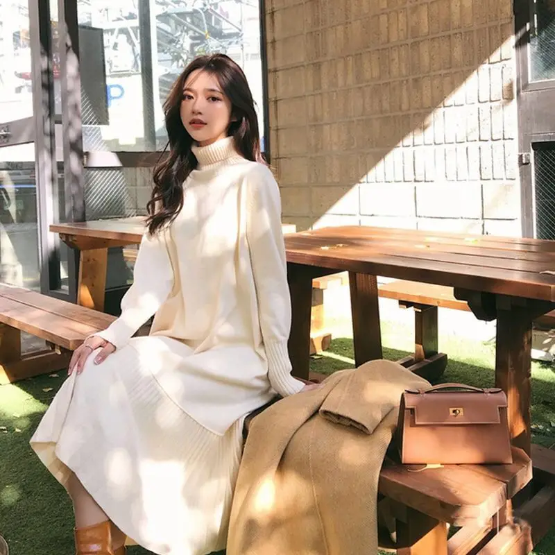 Женское трикотажное платье свитер с длинным рукавом и воротником стойкой весна