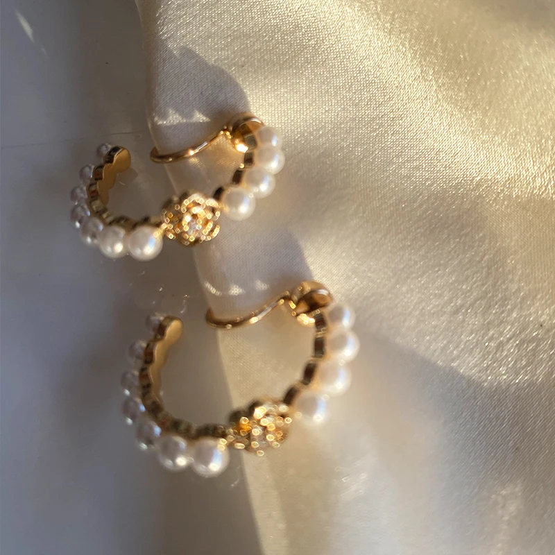 

Pearl Earrings Circle Ear Clips Female Without Pierced Ears Mosquito Coil Ear Clip Painless Earrings for Women