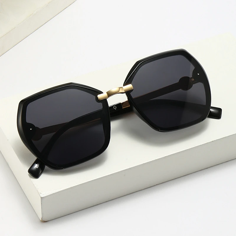 

2021 New Square Sunglasses Women Men European And American High-End Wild 9 Colors Glasses Milan Fashion Show UV400 Eyeglasses