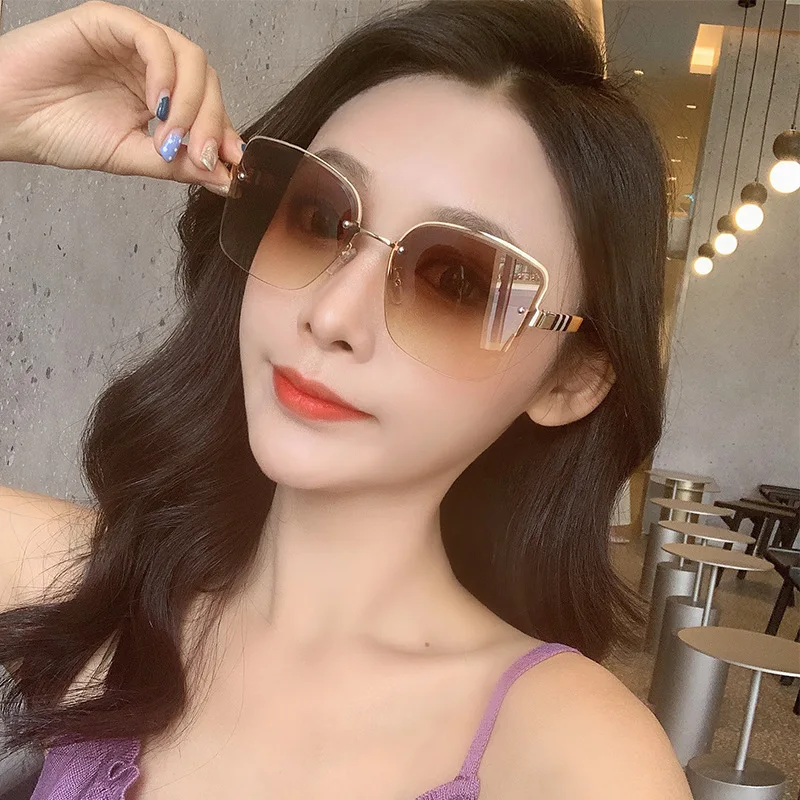 

New Style Diamond Trimming Sunglasses Women's Net Red Same Fashion Large Frame Sunglasses 8922