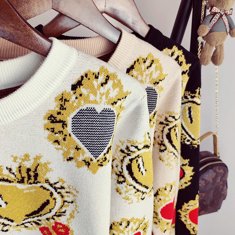 Женский осенне-зимний трикотажный свитер с рисунком сердечек | Женская одежда