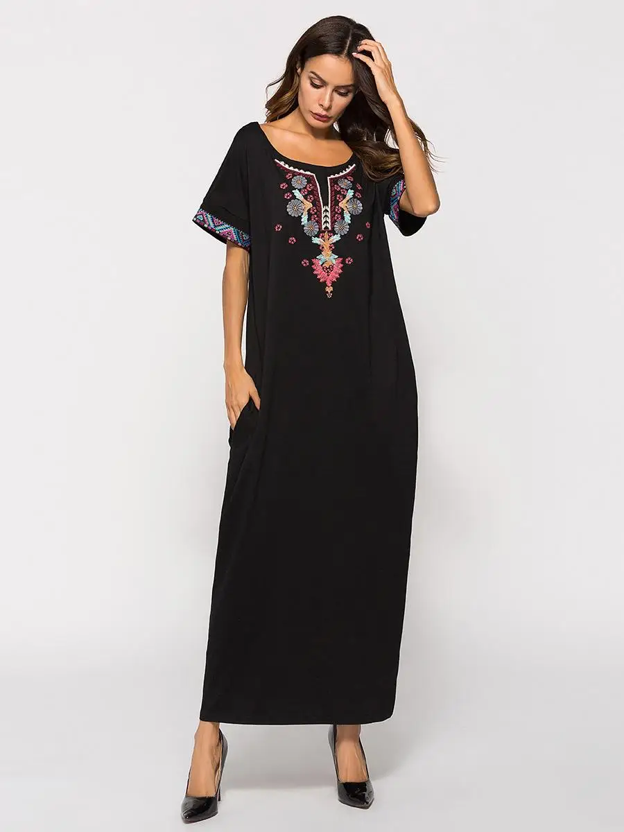 Женское длинное платье с вышивкой коротким рукавом и круглым