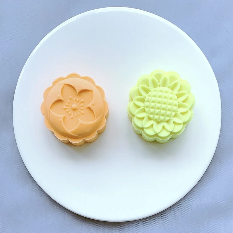 

Plastic Mooncake Mold 50g Sunflower Plum Stamp Biscuit Cookie Cutter Hand Pressure Mould DIY Fondant Baking Tool Mid-Autumn
