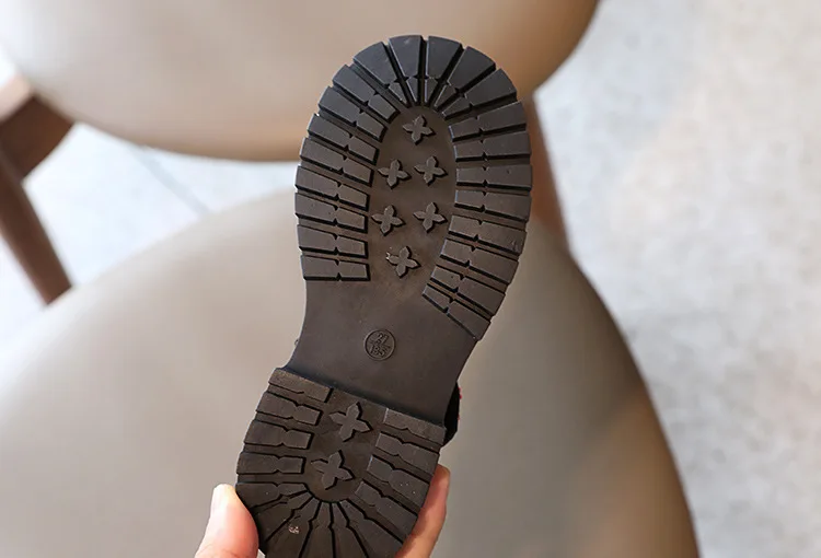 

Children Fashion Love Embroidered Leather Shoes Girl's Soft Sole Light Fashion Square Party Dress Princess Shoes Toddler Shoes