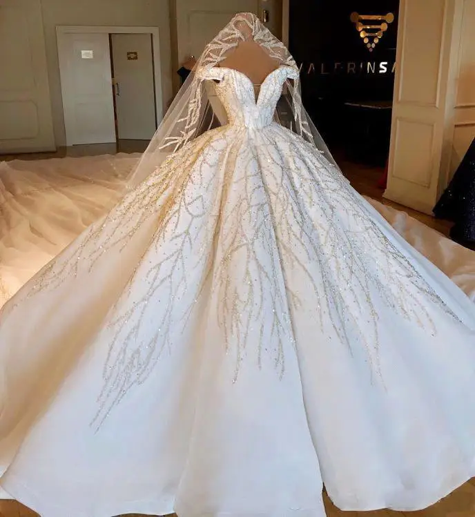 

Luxury Off The Shoulder Ball Gown Wedding Dresses 2021 Beaded Crystals Ruched Chapel Train Wedding Bridal Gowns Real Image