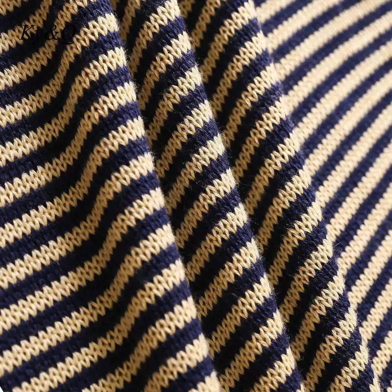 Женский свитер в полоску черный или белый свободный пуловер с вышивкой и