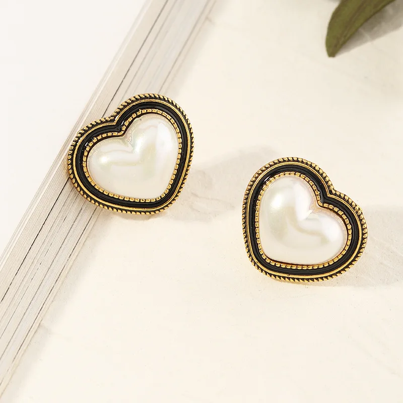 

Vintage Simple Imitation Pearl Small Heart Stud Earrings For Women Fashion Temperament Charm Earring Femme brincos Party Jewelry