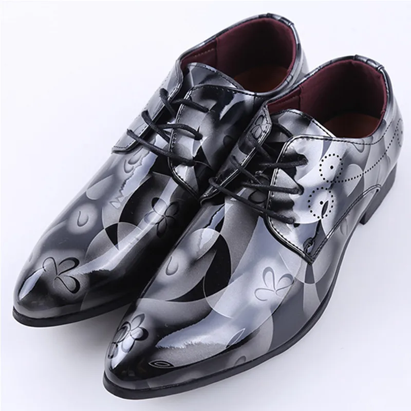 

Fashion Patent Leather Dress Shoes Men Flats Pointed Toe Formal Shoes Men Wedding Shoes Bright Oxford Shoes For Men Footwear eer