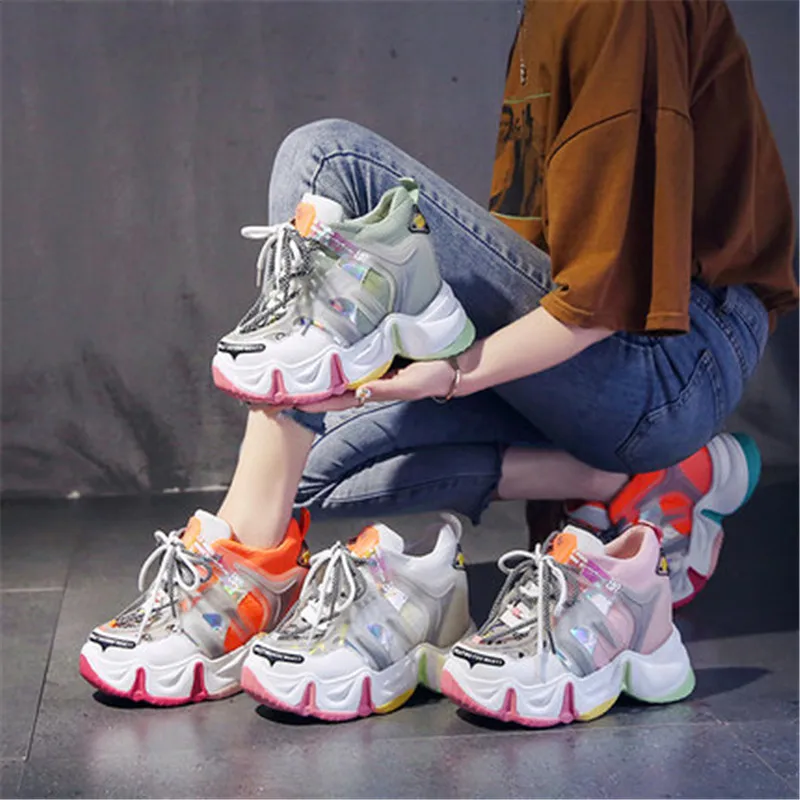 Модные женские спортивные кроссовки с высоким берцем смешанных цветов летние