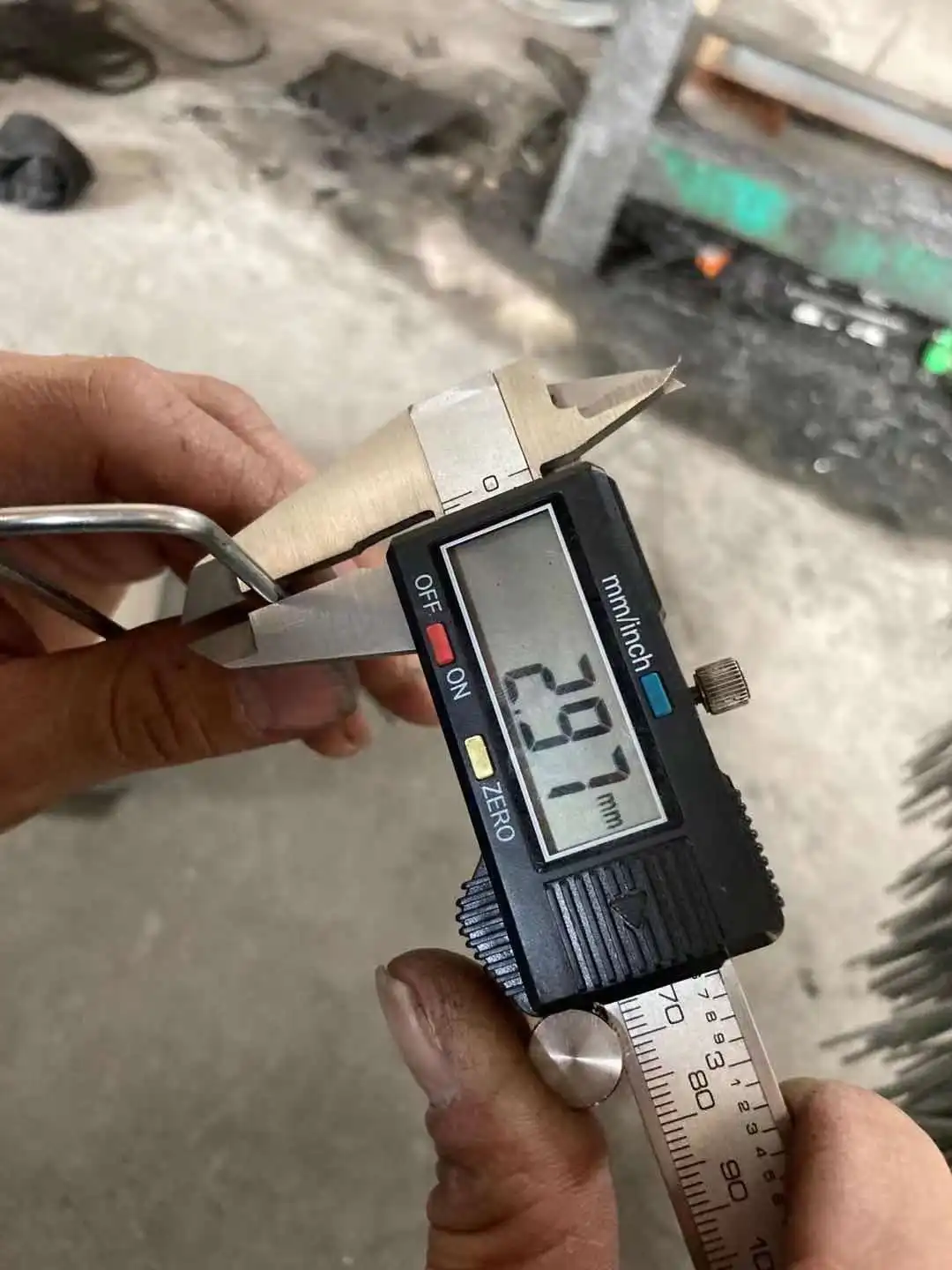 Оцинкованные скобы для скота | Обустройство дома