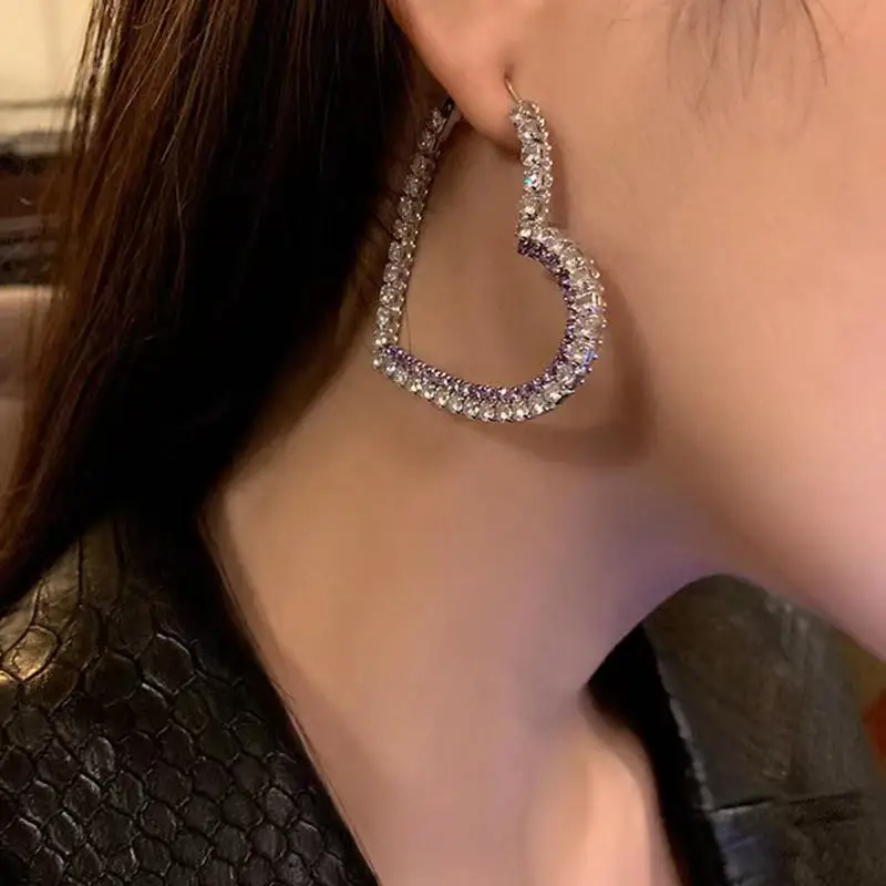 

2021 New Fashion Metal Rhinestone Heart-shaped Hoop Earrings Female Creative Pop Earrings Party Accessories