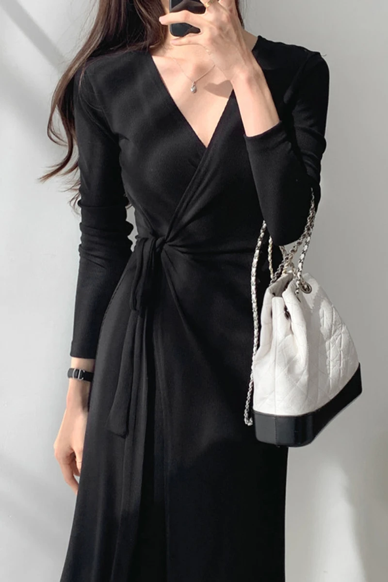 

Casual V-neck Lace Up Tight Fitted High Waist Long Sleeve Dress Women Dress 2021 Spring Fashion Women Bandage Dresses Female