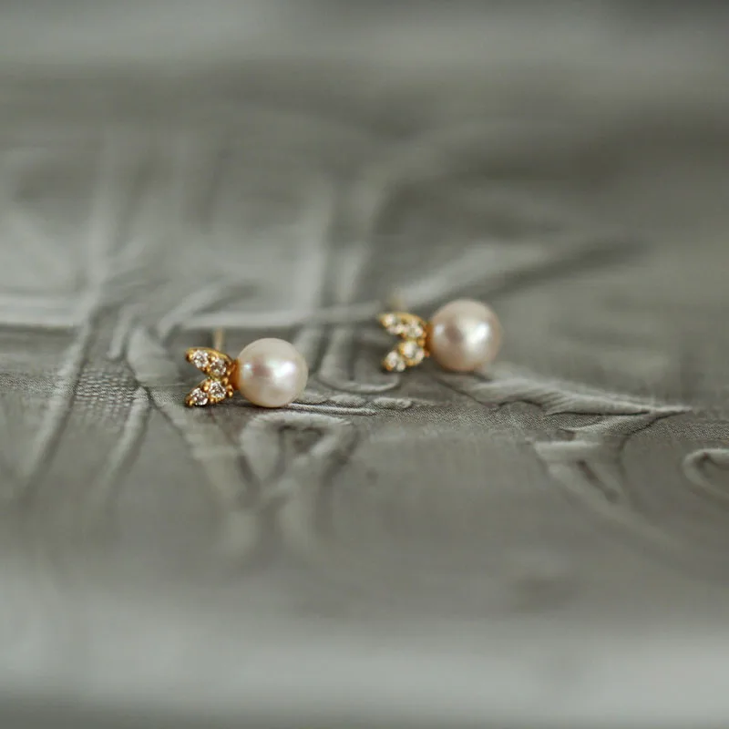 Серьги-гвоздики с жемчугом кроликом и кристаллами | Украшения аксессуары