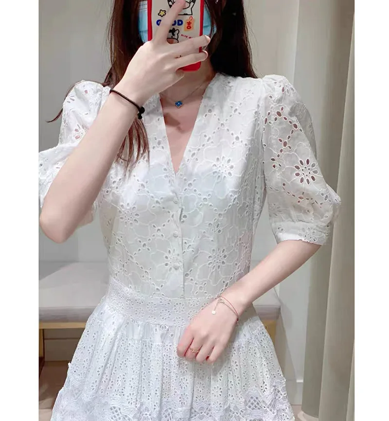 

French m family 2021 spring and summer new heavy industry lace cut-out dress V-neck slim skirt