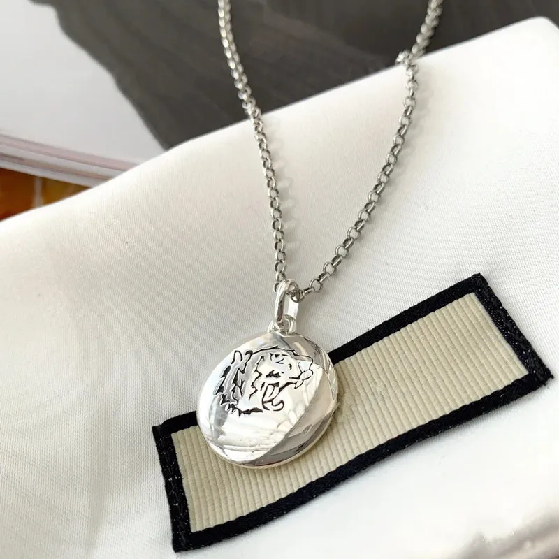 

Модное ожерелье из серебра 100% пробы S925 для девушек ювелирные изделия в коробке может использоваться в качестве подарка для родственников и ...
