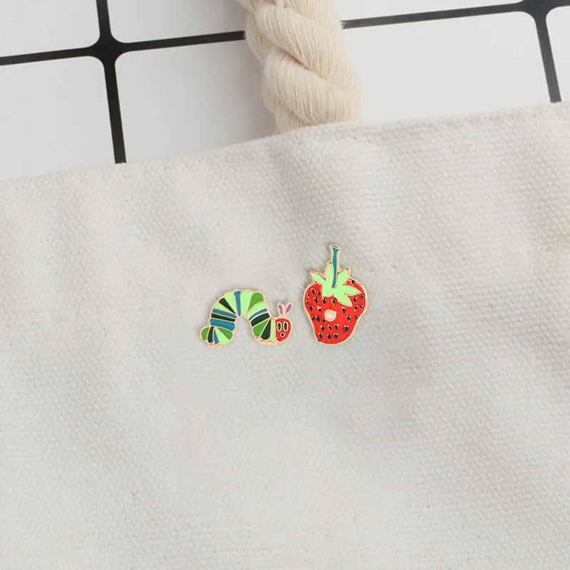 Забавные милые ювелирные изделия подарок Клубничная гусеница эмалированная