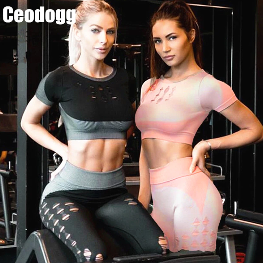 Женский бесшовный спортивный костюм с чашками пуш ап и коротким