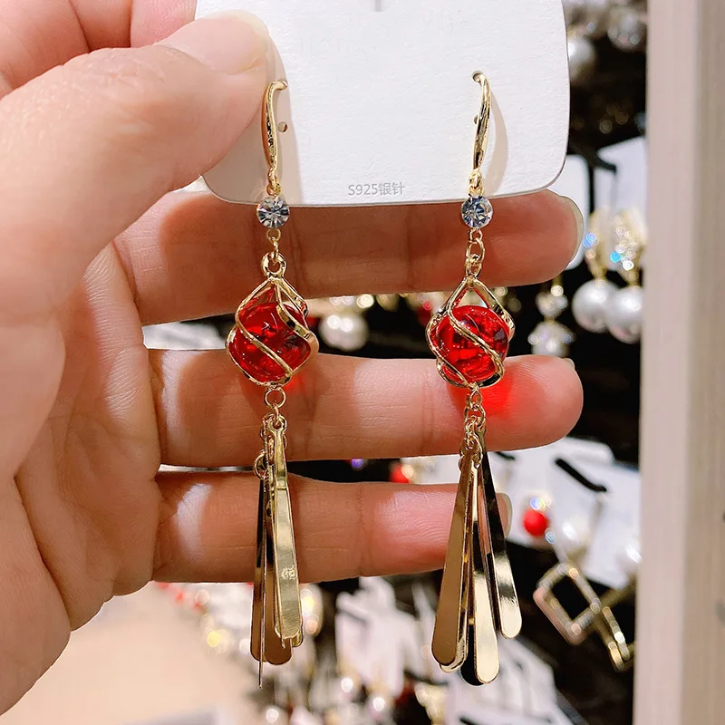 Женские длинные серьги-кисточки с красным круглым опалом | Украшения и