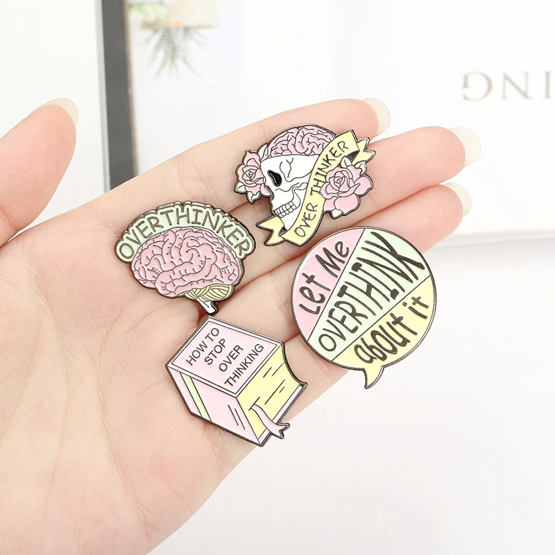 Эмалированная булавка Overthinker на заказ награда Overthinking Award книга с черепом мешочек