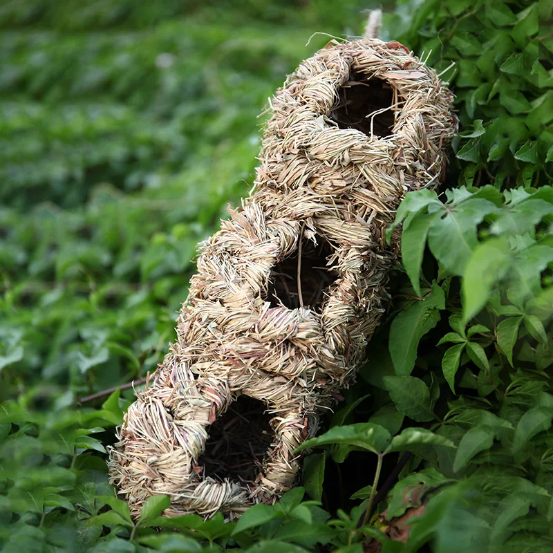 

Hanging Hand-Woven Nest Aviary with 3 Holes Bird House Hut Natural Grass Egg Cage Outdoor Garden Decorative