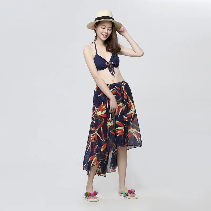 

The new women's swimsuit is a conservative three-piece set with split pieces