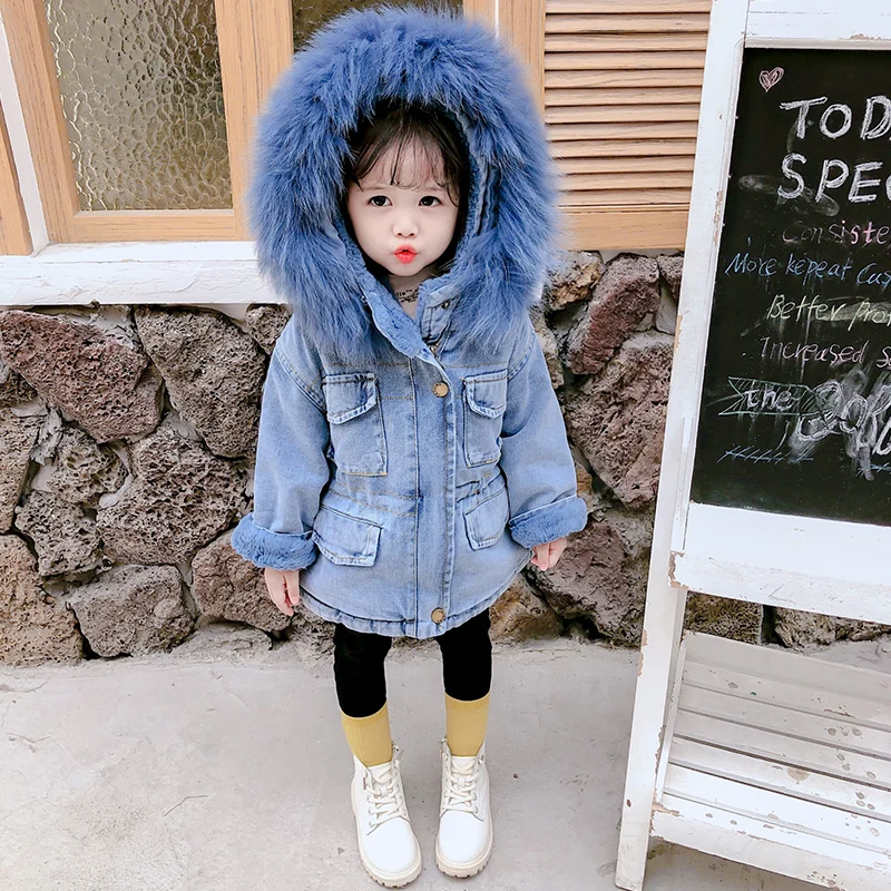 blue Коллекция года, зимняя джинсовая куртка для девочек с меховым капюшоном, меховые парки для маленьких девочек, детские розовые па - Цвет: blue