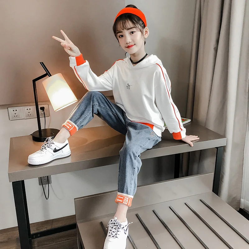 

Детский спортивный костюм, свитер с капюшоном и джинсы, весна-осень