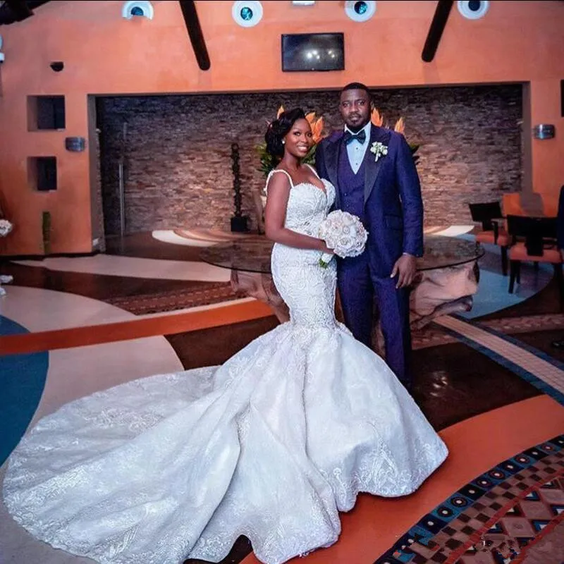 

Luxurious African Mermaid Sleeveless Lace Wedding Dresses 2020 Applique Backless Chapel Train Plus Size Bridal Wedding Gowns