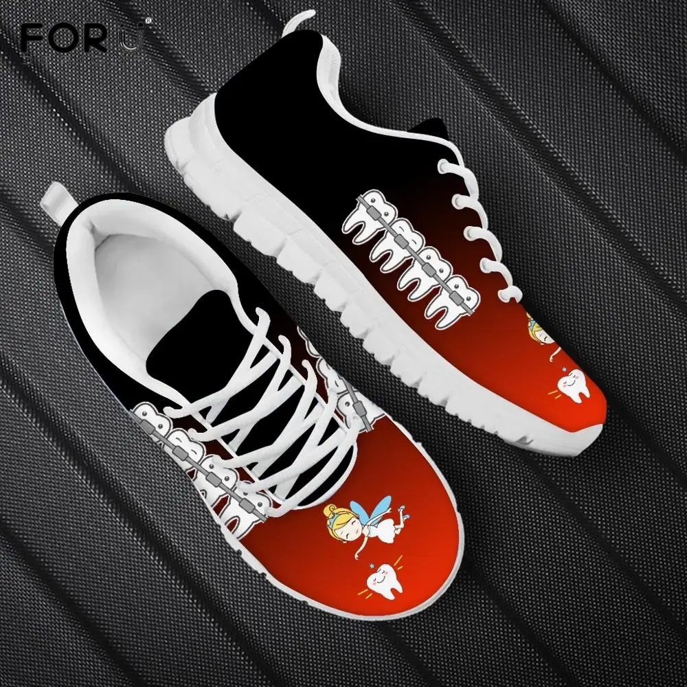 Женские кроссовки на плоской подошве с градиентным принтом черные и красные |