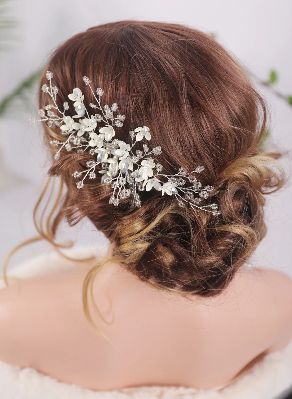 Свадебный гребень для волос невесты аксессуар из бисера цветочный головной убор