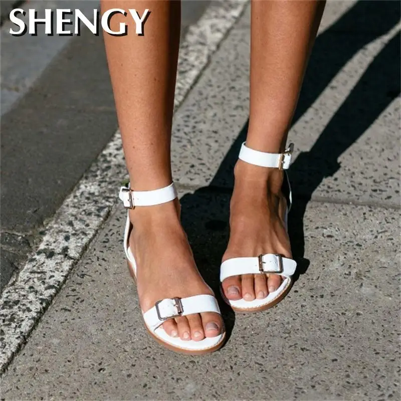 

2020 SHY Summer Sandals Women's Shoes Lightweight Fashion Buckle Striped Sandals Black Retro Flat Toe Strap Female Slippres