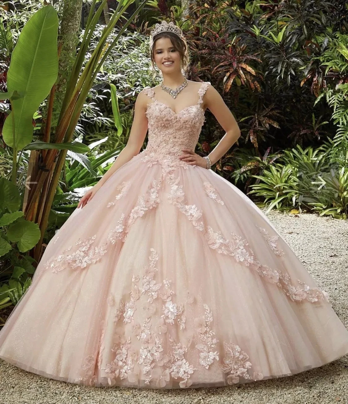 

Blush Cheap Quinceanera Dresses Ball Gown Spaghetti Straps Tulle Appliques Beaded Puffy Sweet 16 Dresses HWF016