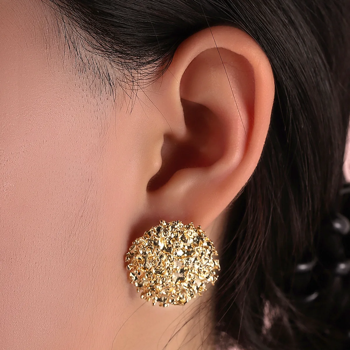 

1Pair Fashion Retro Round Earrings Female Alloy Gold Shiny Earrings High Quality Trendy Women Jewelry Gift Korean Fashion