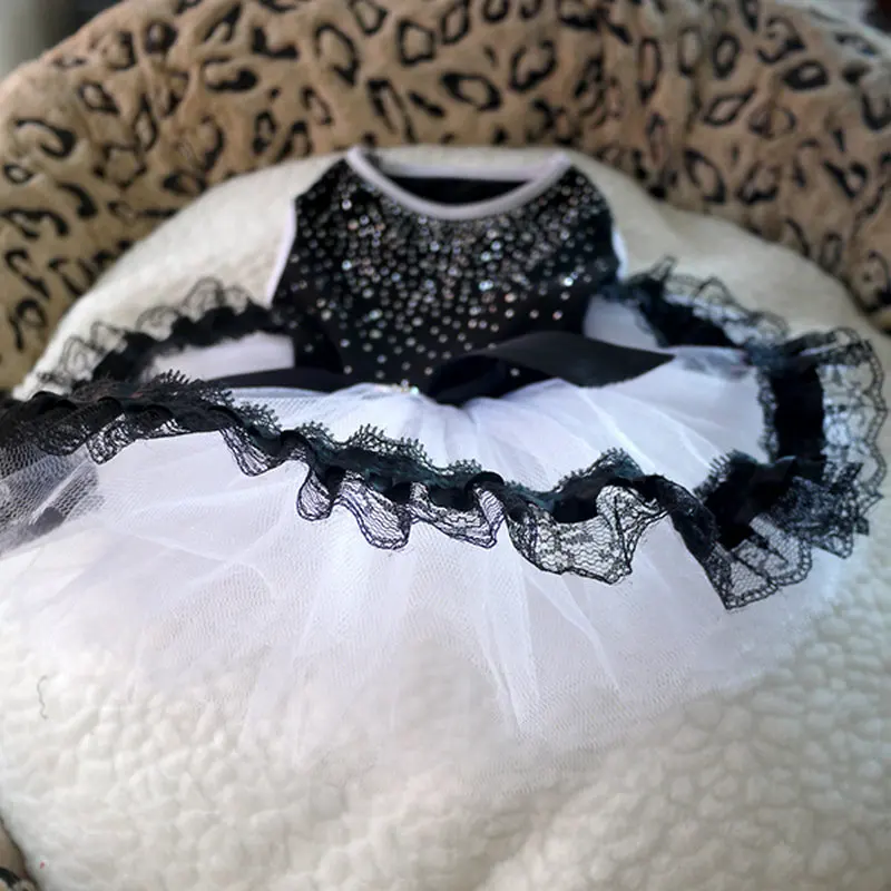 Шикарное белое кружевное платье с бантом для собак и щенков юбка-пачка кошек