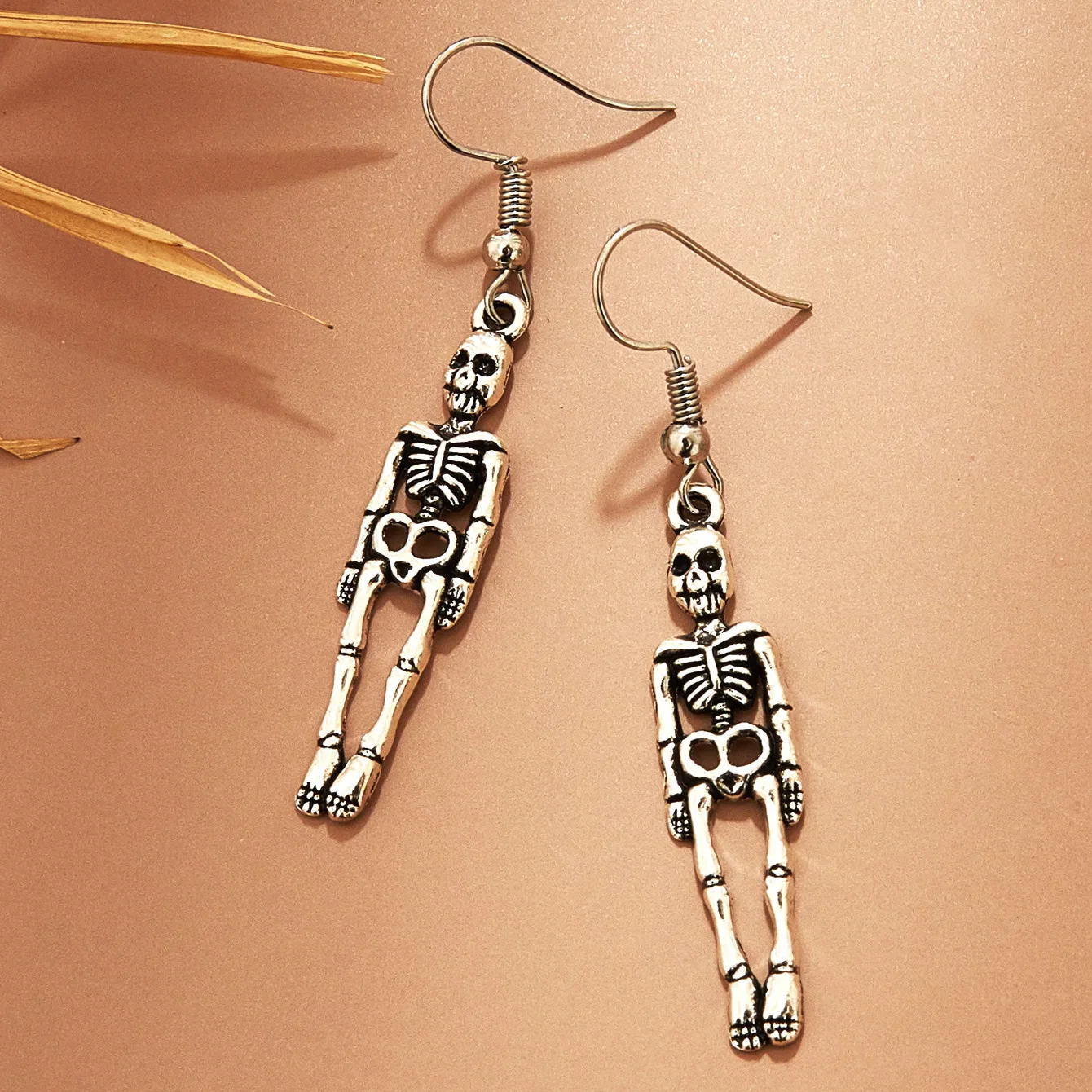

Creative Men and Women's Earrings Products Retro Skeleton Pendant Earrings Halloween Earrings Women Jewelry Accessories