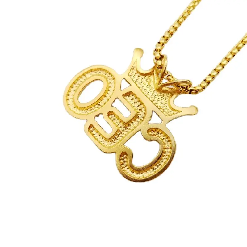 Ожерелье с подвеской в виде короны украшенной сверкающими украшениями |