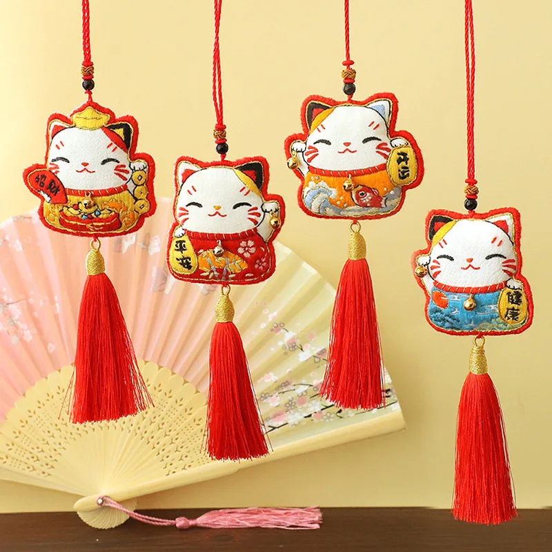 Амулет ручной работы с вышивкой счастливая кошка Манеки Неко набор для рукоделия