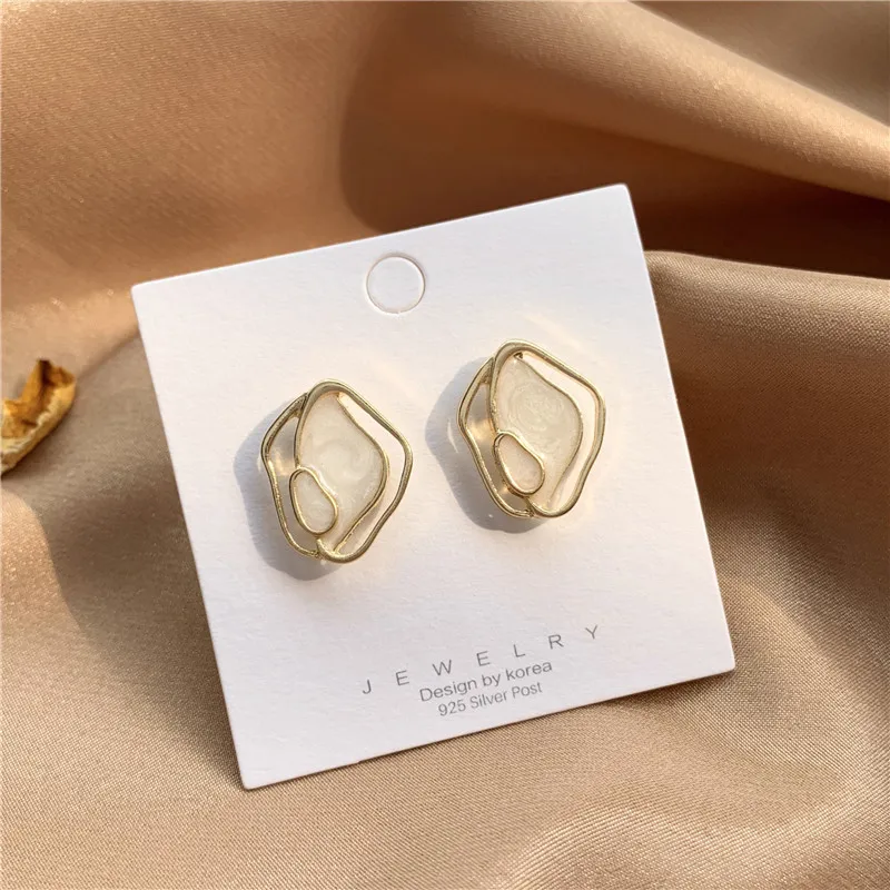 

Korean Temperament Minimalistic Geometric irregular Shell Stud Earrings For Women Personality Wild Ins Elegant Female