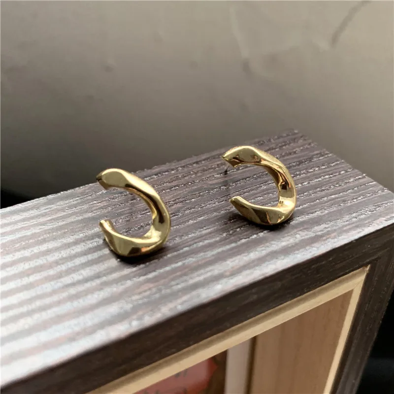 Модные темпераментные лаконичные серьги в стиле ретро асимметричные