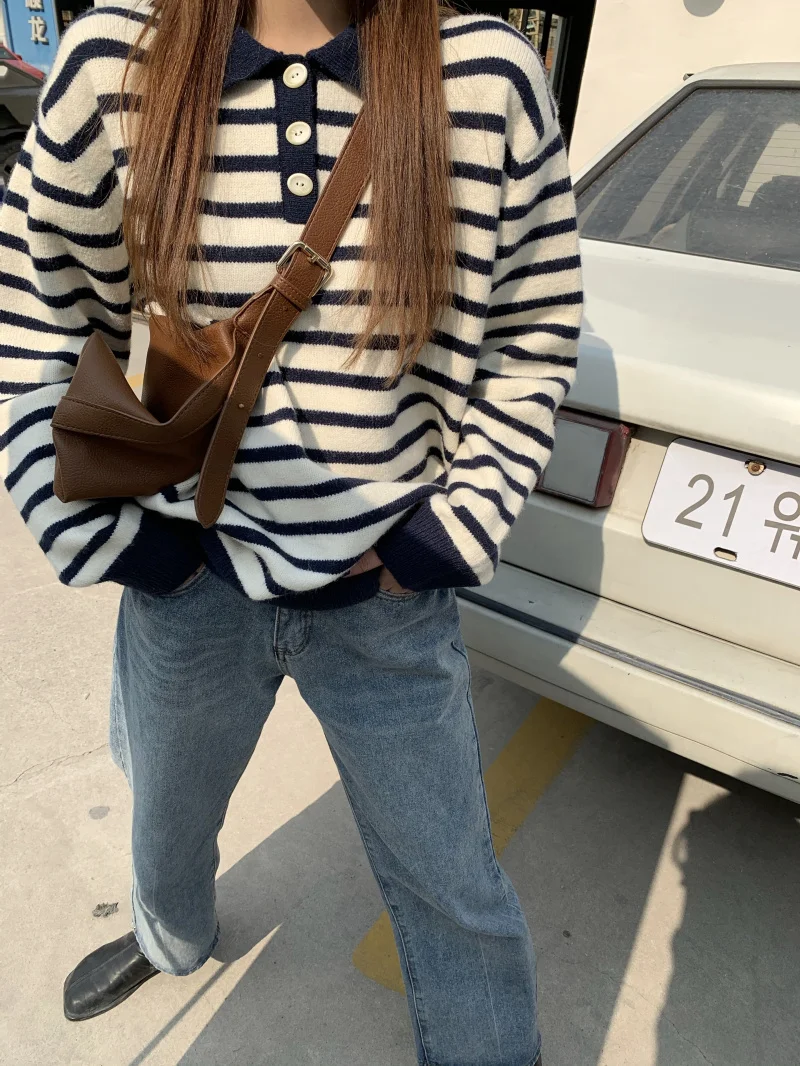 Женская рубашка-поло с длинным рукавом свободная темно-синяя отложным